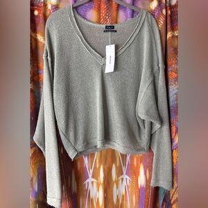 Urban Outfitters V-Neck Knit Sweater 💚 NWT✨
